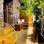 La Maison Rouge Au Coeur Historique De Tatil Evi