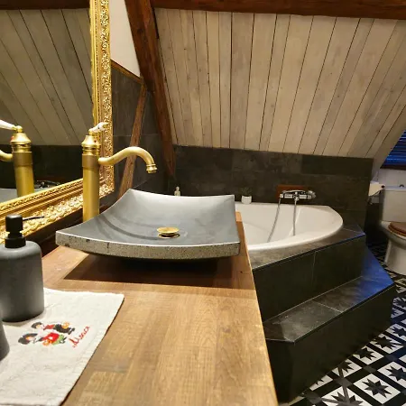 La Maison Rouge Au Coeur De La Ville. Riquewihr