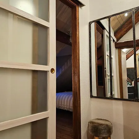 La Maison Rouge Au Coeur De La Ville. Holiday home *