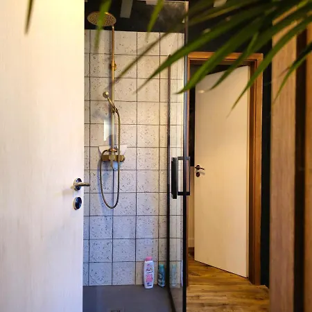 La Maison Rouge Au Coeur De La Ville. Ferienhaus