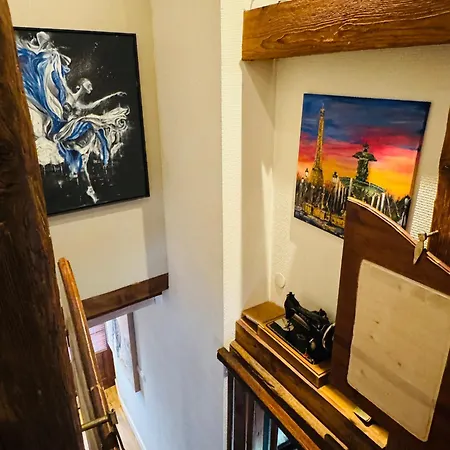 La Maison Rouge Au Coeur De La Ville. * Riquewihr