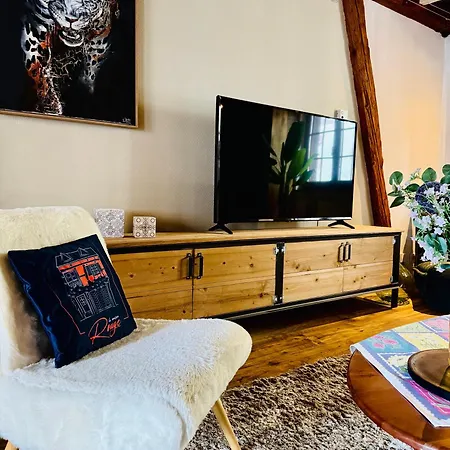 Ferienhaus La Maison Rouge Au Coeur De La Ville.