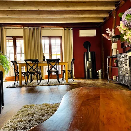 La Maison Rouge Au Coeur Historique De *