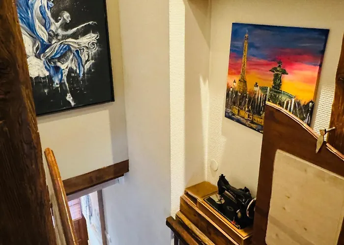 La Maison Rouge Au Coeur Historique De * Riquewihr
