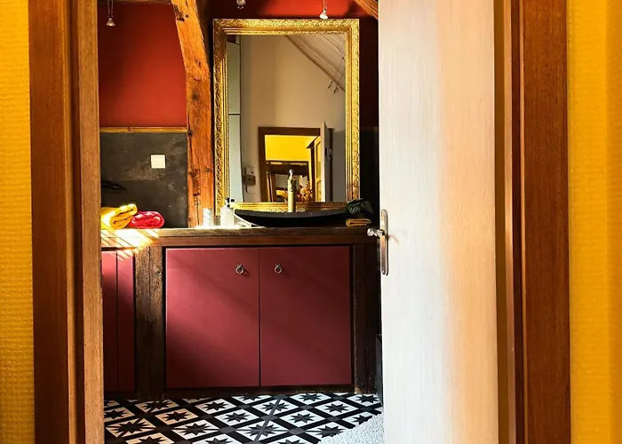 La Maison Rouge Au Coeur Historique De Semesterbostad