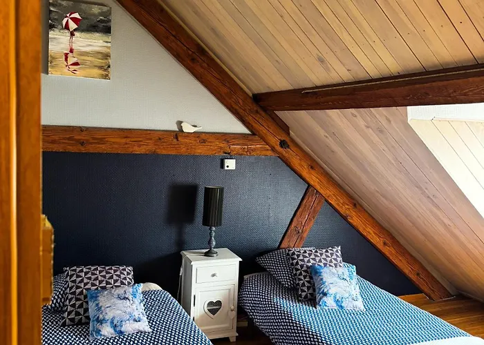 Semesterbostad La Maison Rouge Au Coeur Historique De *