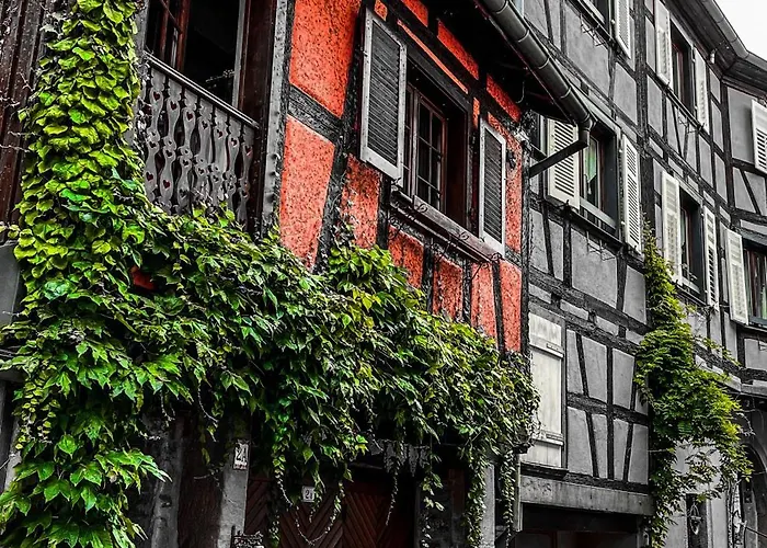 La Maison Rouge Au Coeur Historique De Semesterbostad
